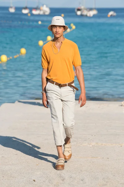 Look 17